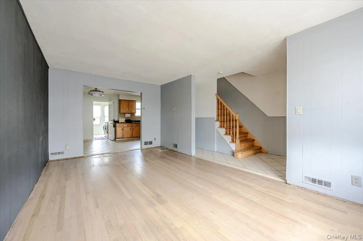 156 Revere Avenue, New York, NY, 3 Bedrooms Bedrooms, 8 Rooms Rooms,2 BathroomsBathrooms,Residential,For Rent,Revere,0,1004540 156 Revere Avenue, New York, NY, 3 Bedrooms Bedrooms, 8 Rooms Rooms,2 BathroomsBathrooms,Residential,For Rent,Revere,0,1004540