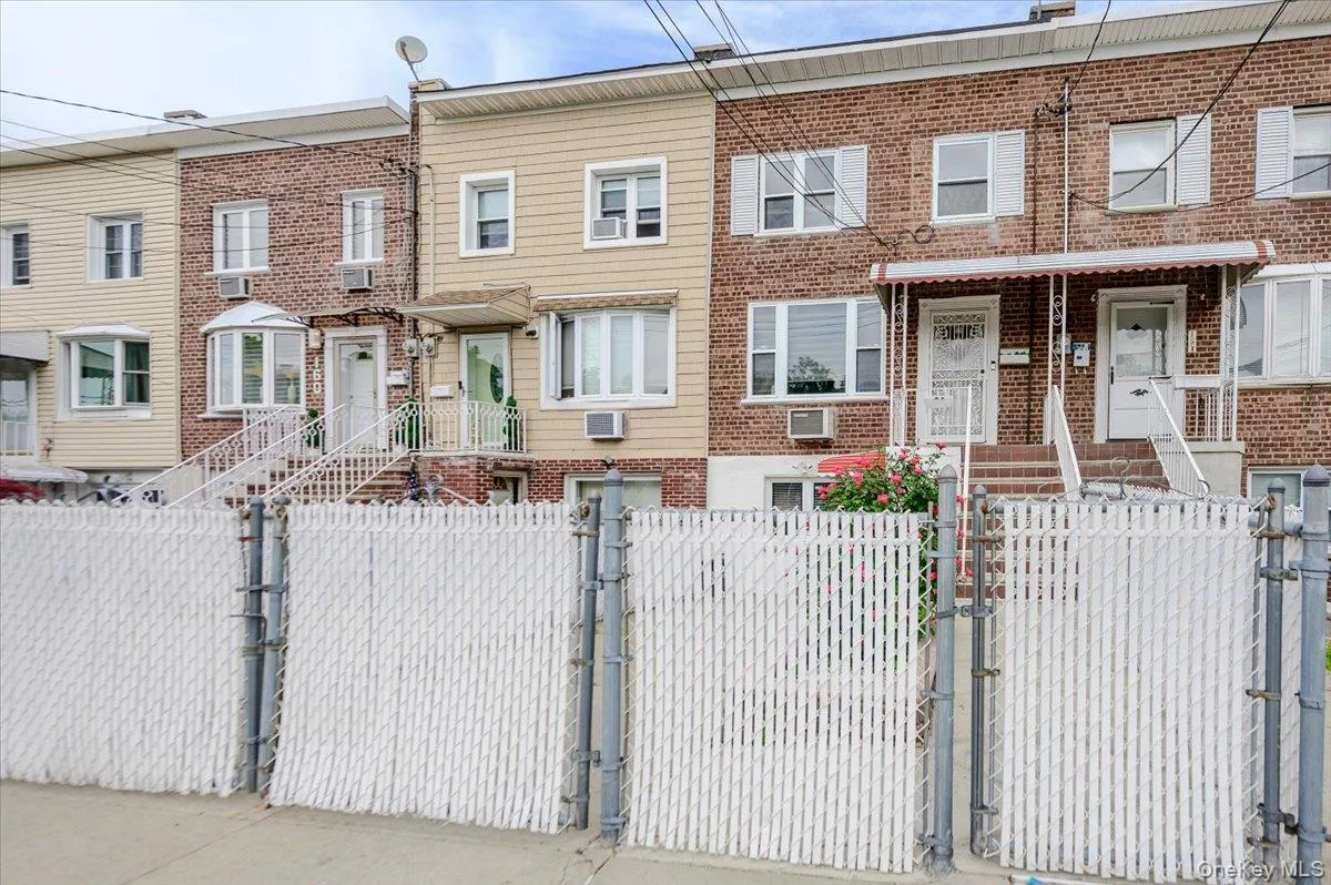 156 Revere Avenue, New York, NY, 3 Bedrooms Bedrooms, 8 Rooms Rooms,2 BathroomsBathrooms,Residential,For Rent,Revere,0,1004540 156 Revere Avenue, New York, NY, 3 Bedrooms Bedrooms, 8 Rooms Rooms,2 BathroomsBathrooms,Residential,For Rent,Revere,0,1004540