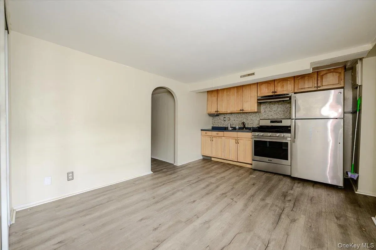 156 Revere Avenue, New York, NY, 3 Bedrooms Bedrooms, 8 Rooms Rooms,2 BathroomsBathrooms,Residential,For Rent,Revere,0,1004540 156 Revere Avenue, New York, NY, 3 Bedrooms Bedrooms, 8 Rooms Rooms,2 BathroomsBathrooms,Residential,For Rent,Revere,0,1004540