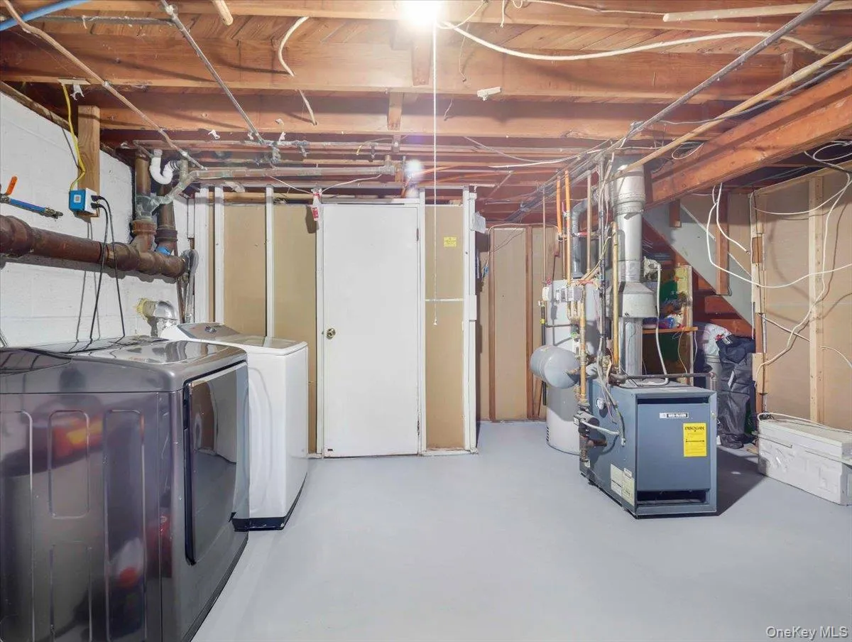 35 Hillside Avenue, Ramapo, NY, 3 Bedrooms Bedrooms, 8 Rooms Rooms,2 BathroomsBathrooms,Residential,For Rent,Hillside,0,1004551 35 Hillside Avenue, Ramapo, NY, 3 Bedrooms Bedrooms, 8 Rooms Rooms,2 BathroomsBathrooms,Residential,For Rent,Hillside,0,1004551