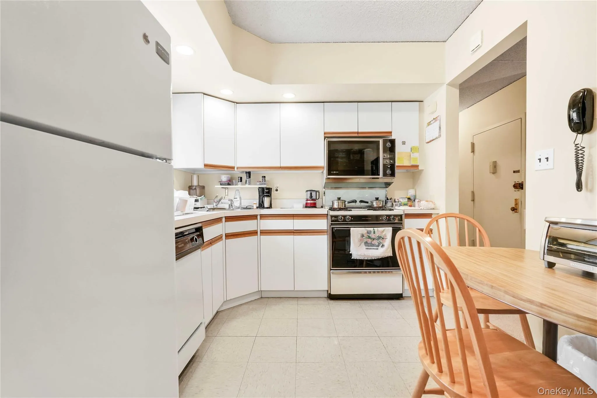 71-48 162nd Street, New York, NY, 3 Bedrooms Bedrooms, 5 Rooms Rooms,2 BathroomsBathrooms,Residential,For Rent,162nd,0,1004566 71-48 162nd Street, New York, NY, 3 Bedrooms Bedrooms, 5 Rooms Rooms,2 BathroomsBathrooms,Residential,For Rent,162nd,0,1004566