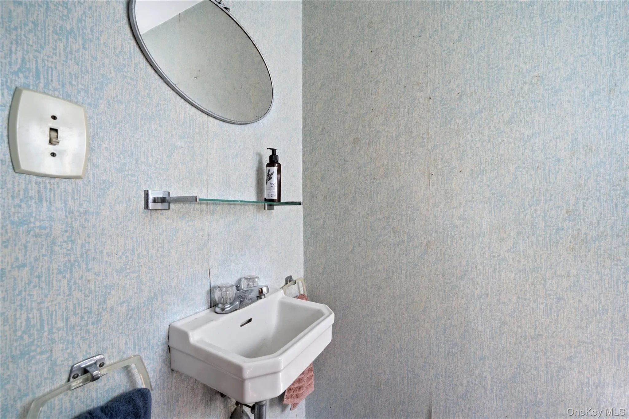 Half Bathroom w/ Heated Floors Half Bathroom w/ Heated Floors