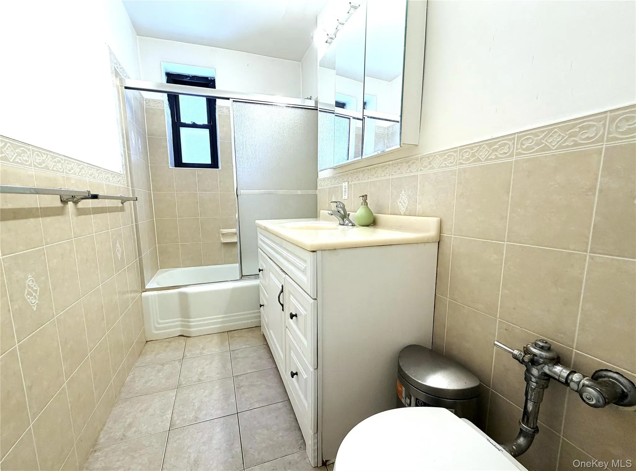 91-08 32 Avenue, New York, NY, 1 Bedroom Bedrooms, 4 Rooms Rooms,1 BathroomBathrooms,Residential,For Rent,32,0,KEY1004577 91-08 32 Avenue, New York, NY, 1 Bedroom Bedrooms, 4 Rooms Rooms,1 BathroomBathrooms,Residential,For Rent,32,0,KEY1004577