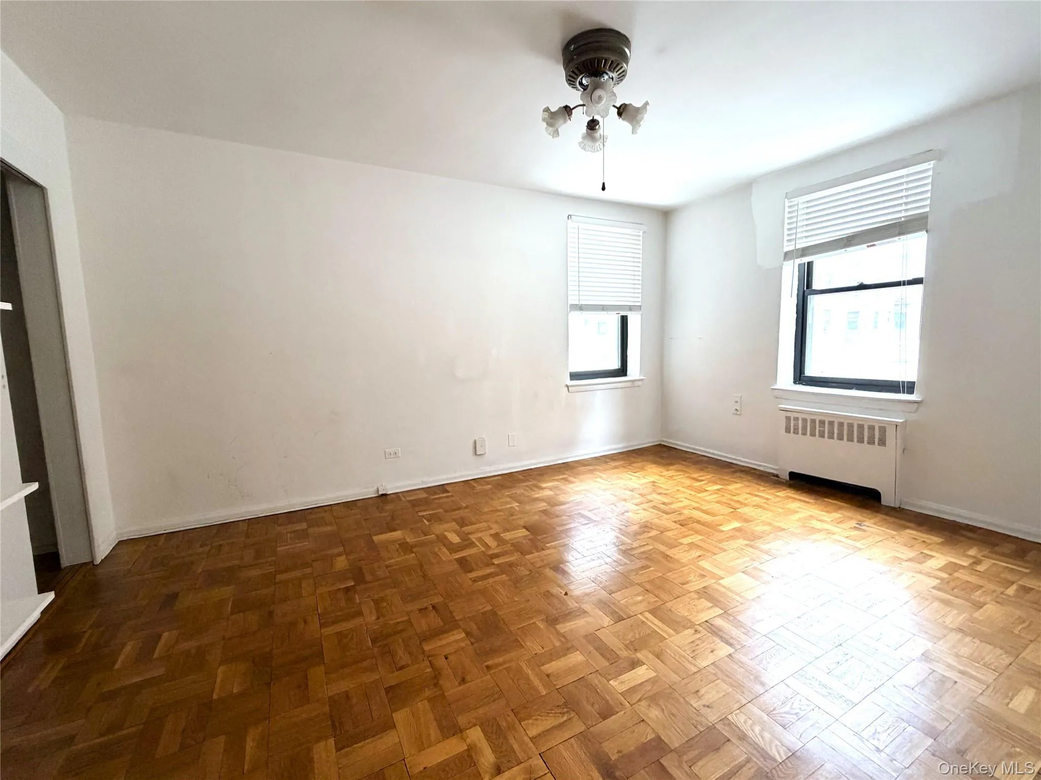 91-08 32 Avenue, New York, NY, 1 Bedroom Bedrooms, 4 Rooms Rooms,1 BathroomBathrooms,Residential,For Rent,32,0,KEY1004577 91-08 32 Avenue, New York, NY, 1 Bedroom Bedrooms, 4 Rooms Rooms,1 BathroomBathrooms,Residential,For Rent,32,0,KEY1004577