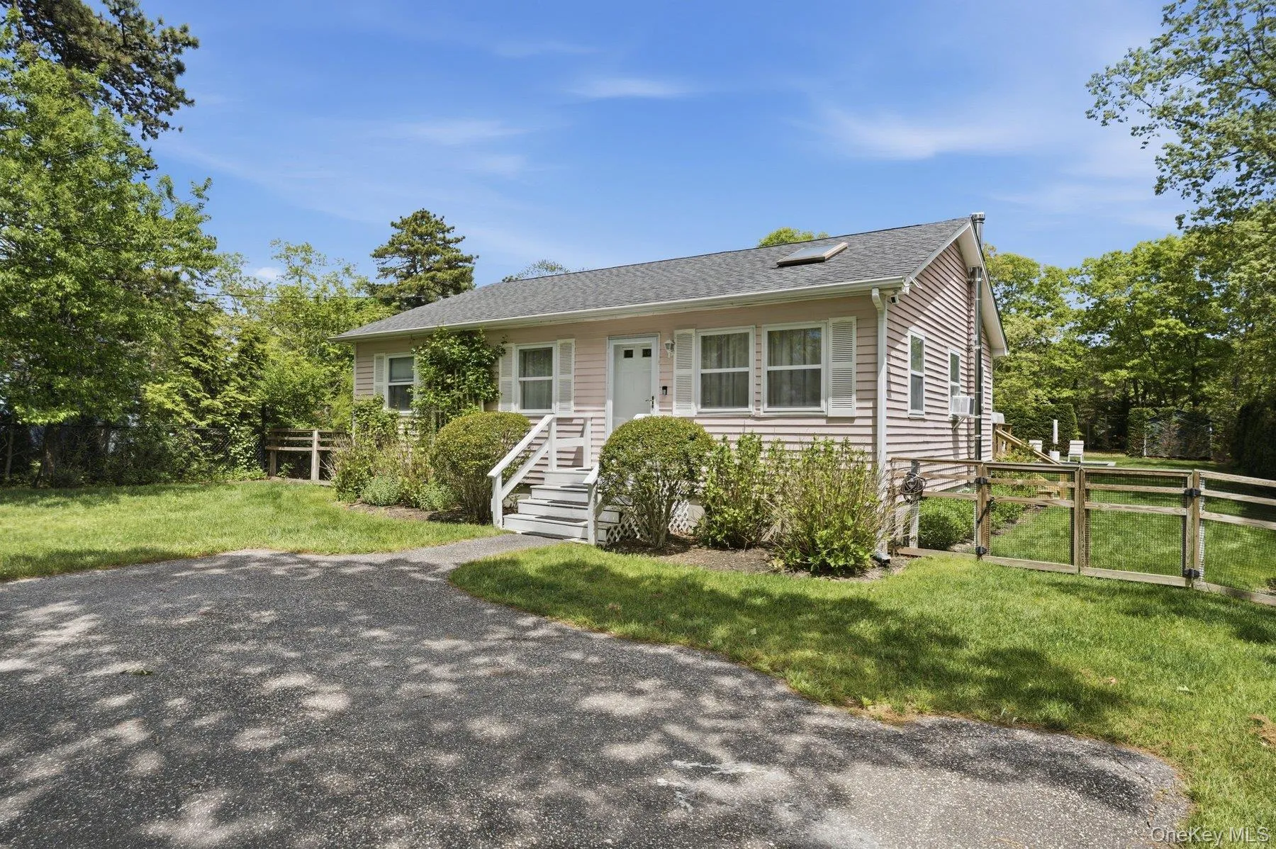 98 Peters Lane, Southampton, NY, 3 Bedrooms Bedrooms, 7 Rooms Rooms,2 BathroomsBathrooms,Residential Lease,For Rent,Peters,0,1004578 98 Peters Lane, Southampton, NY, 3 Bedrooms Bedrooms, 7 Rooms Rooms,2 BathroomsBathrooms,Residential Lease,For Rent,Peters,0,1004578