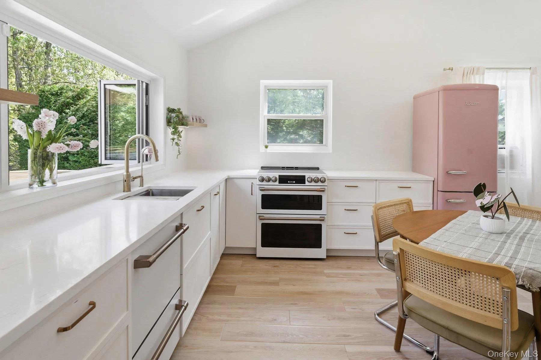 98 Peters Lane, Southampton, NY, 3 Bedrooms Bedrooms, 7 Rooms Rooms,2 BathroomsBathrooms,Residential Lease,For Rent,Peters,0,1004578 98 Peters Lane, Southampton, NY, 3 Bedrooms Bedrooms, 7 Rooms Rooms,2 BathroomsBathrooms,Residential Lease,For Rent,Peters,0,1004578