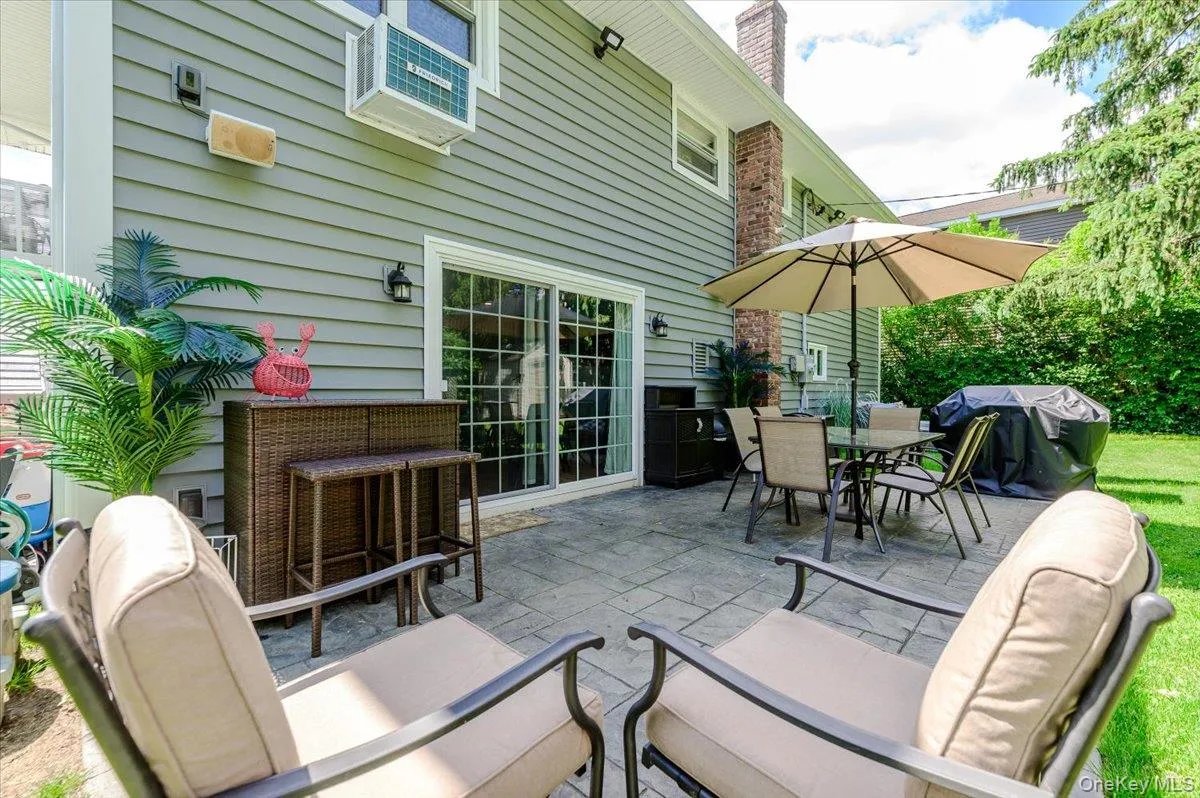 12 Northern Parkway, Oyster Bay, NY, 3 Bedrooms Bedrooms, 8 Rooms Rooms,2 BathroomsBathrooms,Residential,For Rent,Northern,0,1004585 12 Northern Parkway, Oyster Bay, NY, 3 Bedrooms Bedrooms, 8 Rooms Rooms,2 BathroomsBathrooms,Residential,For Rent,Northern,0,1004585