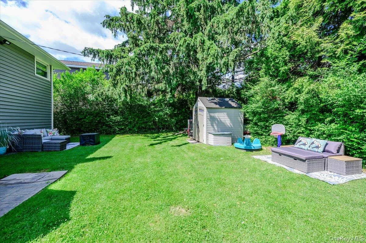 12 Northern Parkway, Oyster Bay, NY, 3 Bedrooms Bedrooms, 8 Rooms Rooms,2 BathroomsBathrooms,Residential,For Rent,Northern,0,1004585 12 Northern Parkway, Oyster Bay, NY, 3 Bedrooms Bedrooms, 8 Rooms Rooms,2 BathroomsBathrooms,Residential,For Rent,Northern,0,1004585