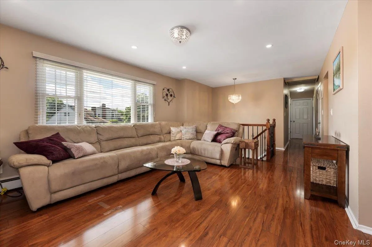 12 Northern Parkway, Oyster Bay, NY, 3 Bedrooms Bedrooms, 8 Rooms Rooms,2 BathroomsBathrooms,Residential,For Rent,Northern,0,1004585 12 Northern Parkway, Oyster Bay, NY, 3 Bedrooms Bedrooms, 8 Rooms Rooms,2 BathroomsBathrooms,Residential,For Rent,Northern,0,1004585