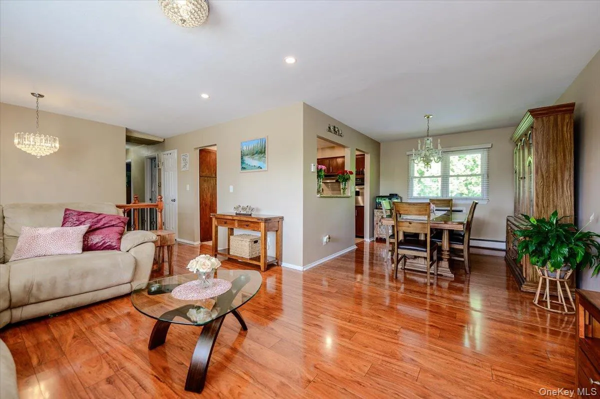 12 Northern Parkway, Oyster Bay, NY, 3 Bedrooms Bedrooms, 8 Rooms Rooms,2 BathroomsBathrooms,Residential,For Rent,Northern,0,1004585 12 Northern Parkway, Oyster Bay, NY, 3 Bedrooms Bedrooms, 8 Rooms Rooms,2 BathroomsBathrooms,Residential,For Rent,Northern,0,1004585