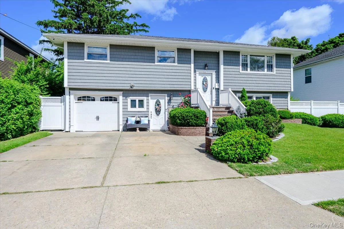 12 Northern Parkway, Oyster Bay, NY, 3 Bedrooms Bedrooms, 8 Rooms Rooms,2 BathroomsBathrooms,Residential,For Rent,Northern,0,1004585 12 Northern Parkway, Oyster Bay, NY, 3 Bedrooms Bedrooms, 8 Rooms Rooms,2 BathroomsBathrooms,Residential,For Rent,Northern,0,1004585