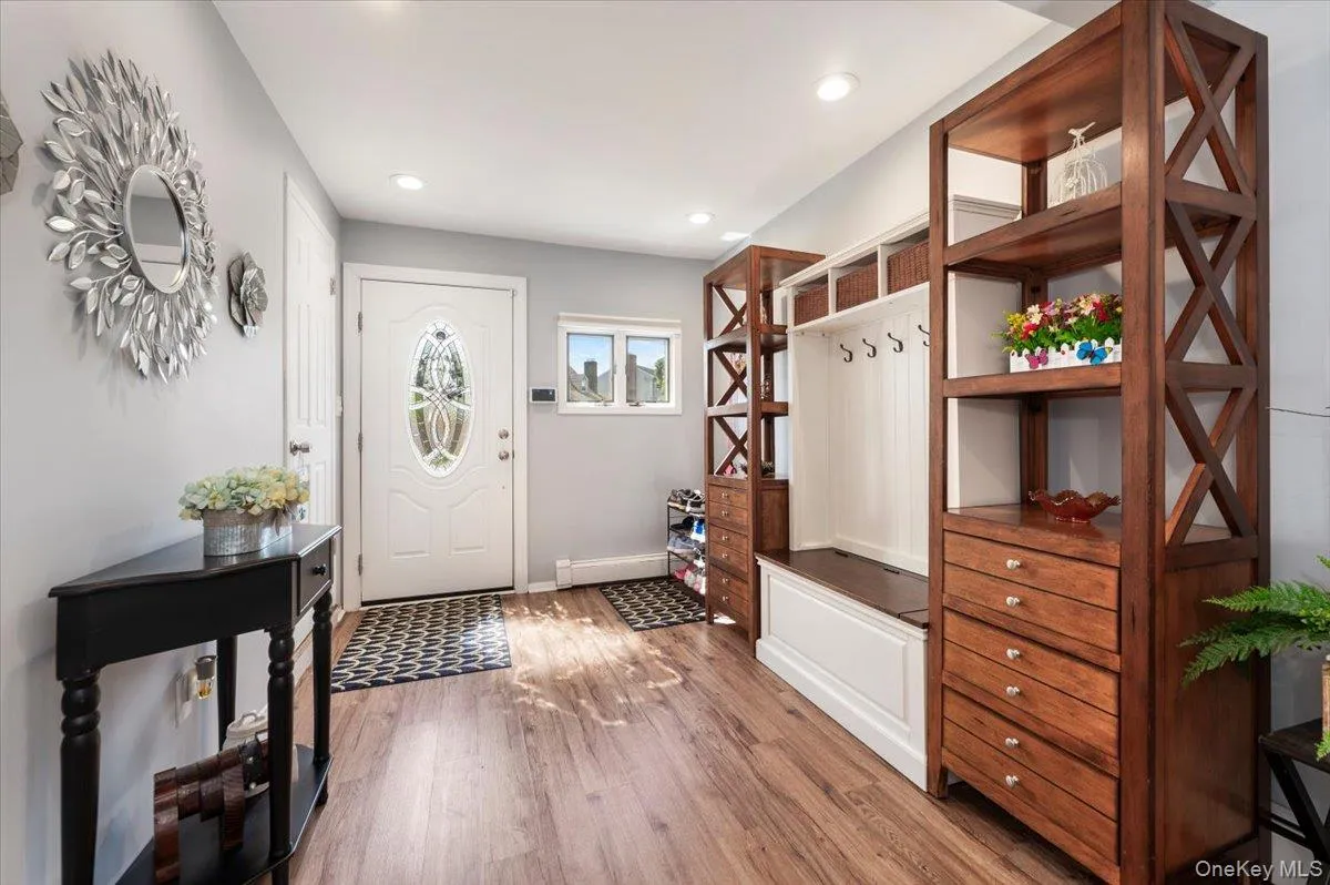 12 Northern Parkway, Oyster Bay, NY, 3 Bedrooms Bedrooms, 8 Rooms Rooms,2 BathroomsBathrooms,Residential,For Rent,Northern,0,1004585 12 Northern Parkway, Oyster Bay, NY, 3 Bedrooms Bedrooms, 8 Rooms Rooms,2 BathroomsBathrooms,Residential,For Rent,Northern,0,1004585