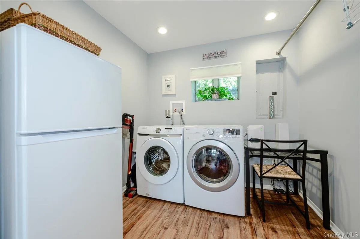 12 Northern Parkway, Oyster Bay, NY, 3 Bedrooms Bedrooms, 8 Rooms Rooms,2 BathroomsBathrooms,Residential,For Rent,Northern,0,1004585 12 Northern Parkway, Oyster Bay, NY, 3 Bedrooms Bedrooms, 8 Rooms Rooms,2 BathroomsBathrooms,Residential,For Rent,Northern,0,1004585