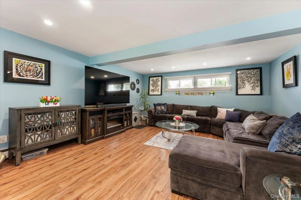 12 Northern Parkway, Oyster Bay, NY, 3 Bedrooms Bedrooms, 8 Rooms Rooms,2 BathroomsBathrooms,Residential,For Rent,Northern,0,1004585 12 Northern Parkway, Oyster Bay, NY, 3 Bedrooms Bedrooms, 8 Rooms Rooms,2 BathroomsBathrooms,Residential,For Rent,Northern,0,1004585