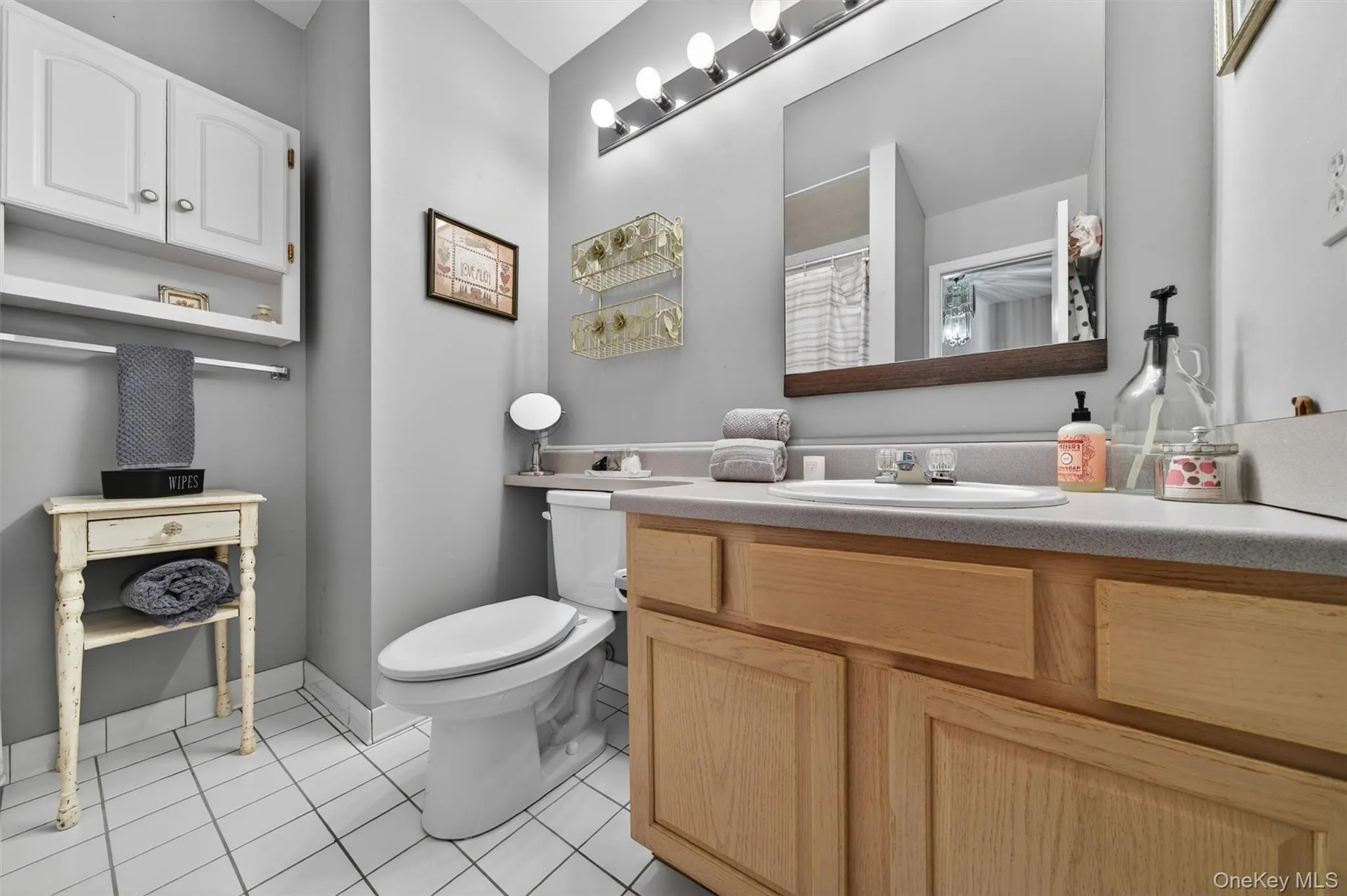 Hallway Full Bathroom Hallway Full Bathroom