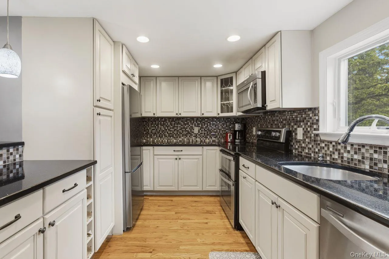 Gourmet kitchen, granite counter tops, mosaic backsplash, stainless steel appliances and great amount of storage. Gourmet kitchen, granite counter tops, mosaic backsplash, stainless steel appliances and great amount of storage.