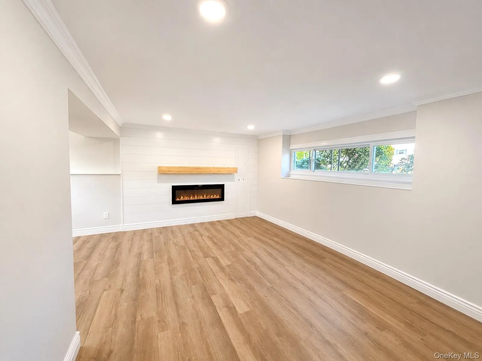 This is a room downstairs This is a room downstairs
