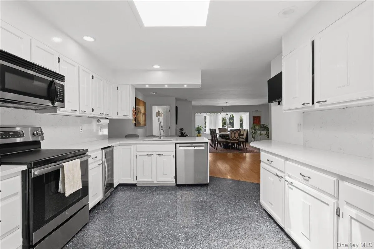 275 Broadfield Road, New Rochelle, NY, 4 Bedrooms Bedrooms, 8 Rooms Rooms,2 BathroomsBathrooms,Residential,For Rent,Broadfield,0,1004616 275 Broadfield Road, New Rochelle, NY, 4 Bedrooms Bedrooms, 8 Rooms Rooms,2 BathroomsBathrooms,Residential,For Rent,Broadfield,0,1004616