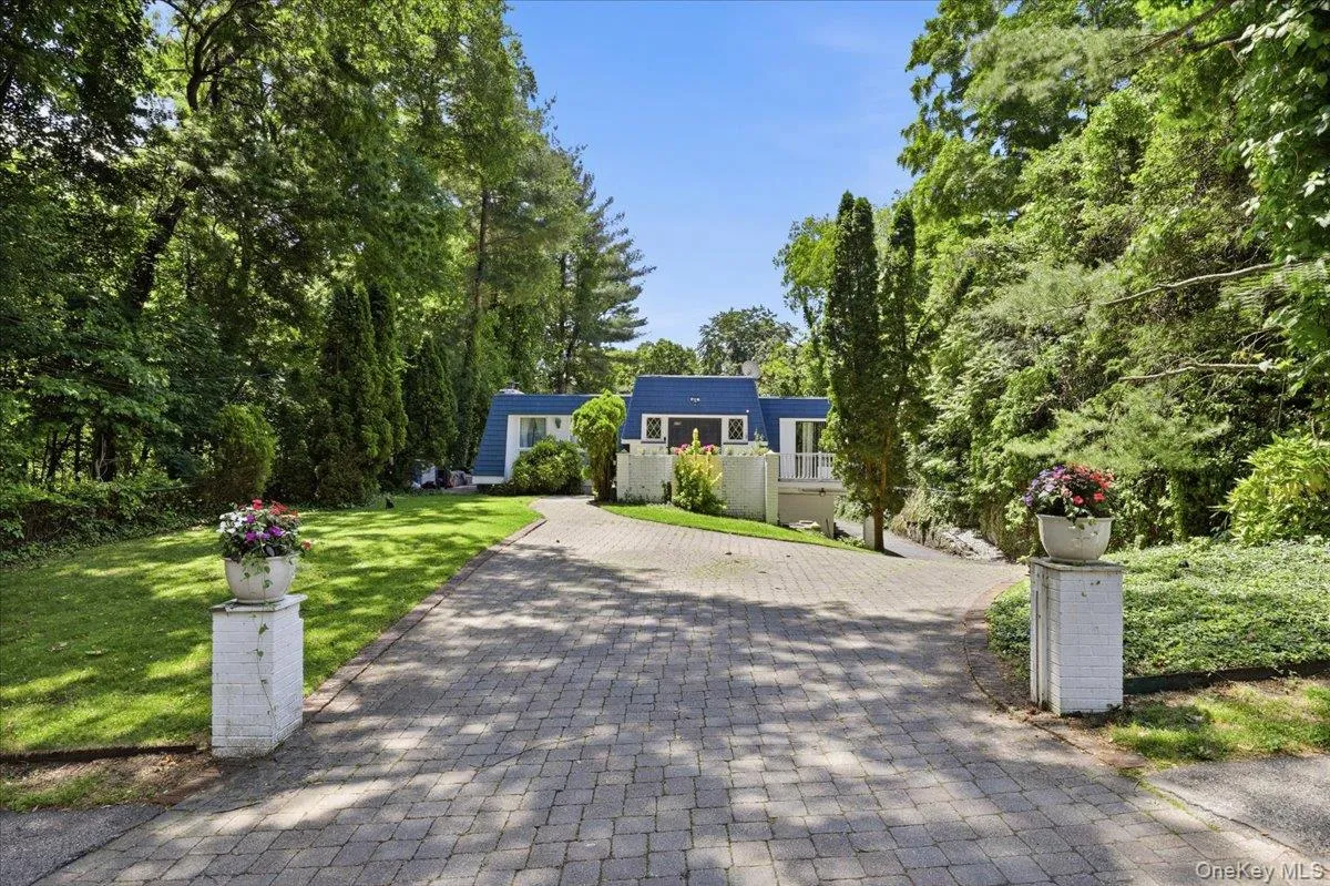 275 Broadfield Road, New Rochelle, NY, 4 Bedrooms Bedrooms, 8 Rooms Rooms,2 BathroomsBathrooms,Residential,For Rent,Broadfield,0,1004616 275 Broadfield Road, New Rochelle, NY, 4 Bedrooms Bedrooms, 8 Rooms Rooms,2 BathroomsBathrooms,Residential,For Rent,Broadfield,0,1004616