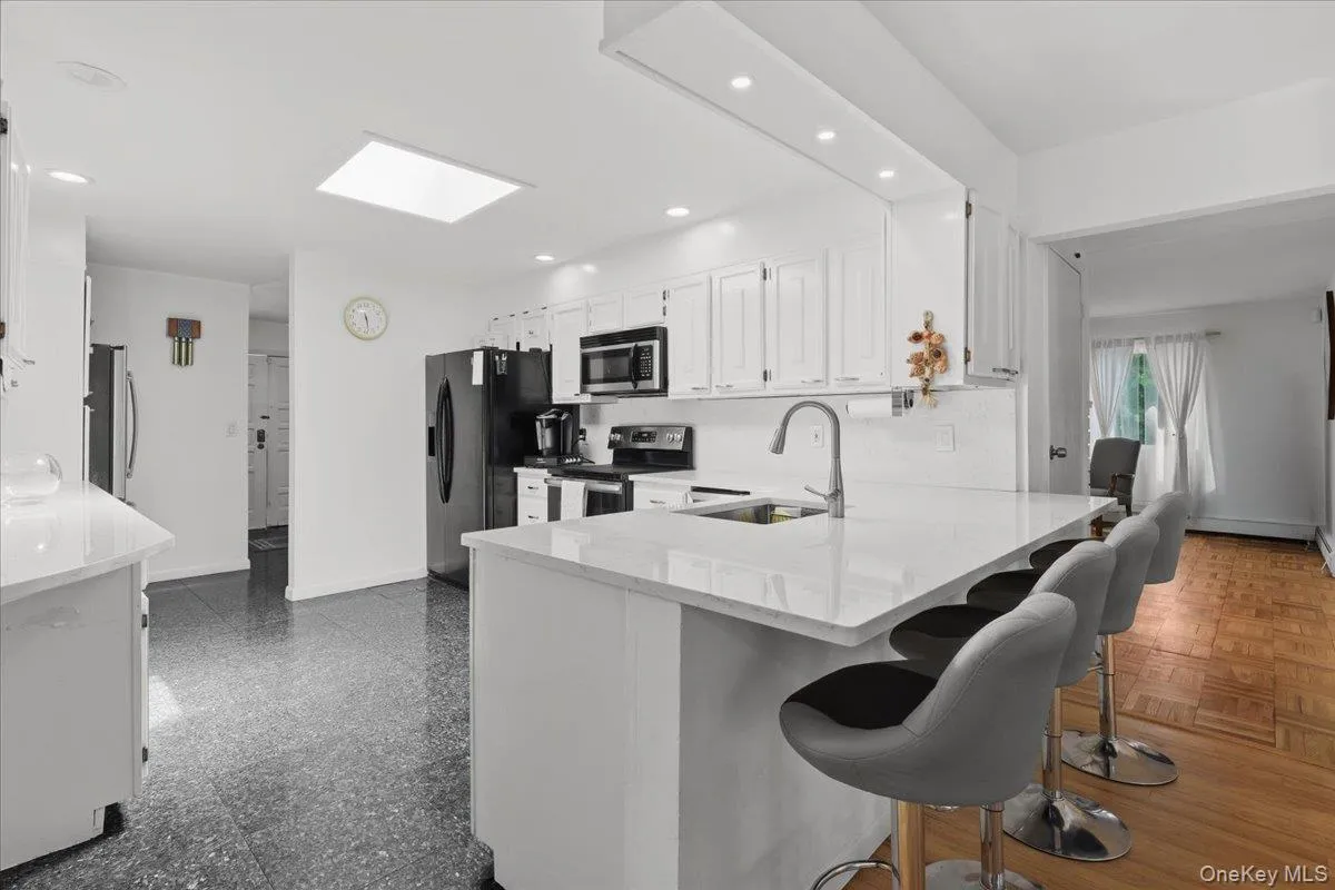 275 Broadfield Road, New Rochelle, NY, 4 Bedrooms Bedrooms, 8 Rooms Rooms,2 BathroomsBathrooms,Residential,For Rent,Broadfield,0,1004616 275 Broadfield Road, New Rochelle, NY, 4 Bedrooms Bedrooms, 8 Rooms Rooms,2 BathroomsBathrooms,Residential,For Rent,Broadfield,0,1004616