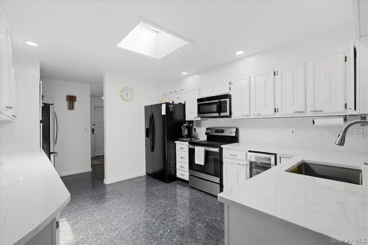 275 Broadfield Road, New Rochelle, NY, 4 Bedrooms Bedrooms, 8 Rooms Rooms,2 BathroomsBathrooms,Residential,For Rent,Broadfield,0,1004616 275 Broadfield Road, New Rochelle, NY, 4 Bedrooms Bedrooms, 8 Rooms Rooms,2 BathroomsBathrooms,Residential,For Rent,Broadfield,0,1004616