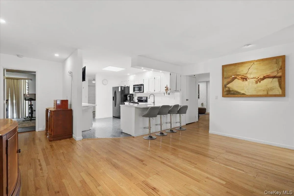 275 Broadfield Road, New Rochelle, NY, 4 Bedrooms Bedrooms, 8 Rooms Rooms,2 BathroomsBathrooms,Residential,For Rent,Broadfield,0,1004616 275 Broadfield Road, New Rochelle, NY, 4 Bedrooms Bedrooms, 8 Rooms Rooms,2 BathroomsBathrooms,Residential,For Rent,Broadfield,0,1004616