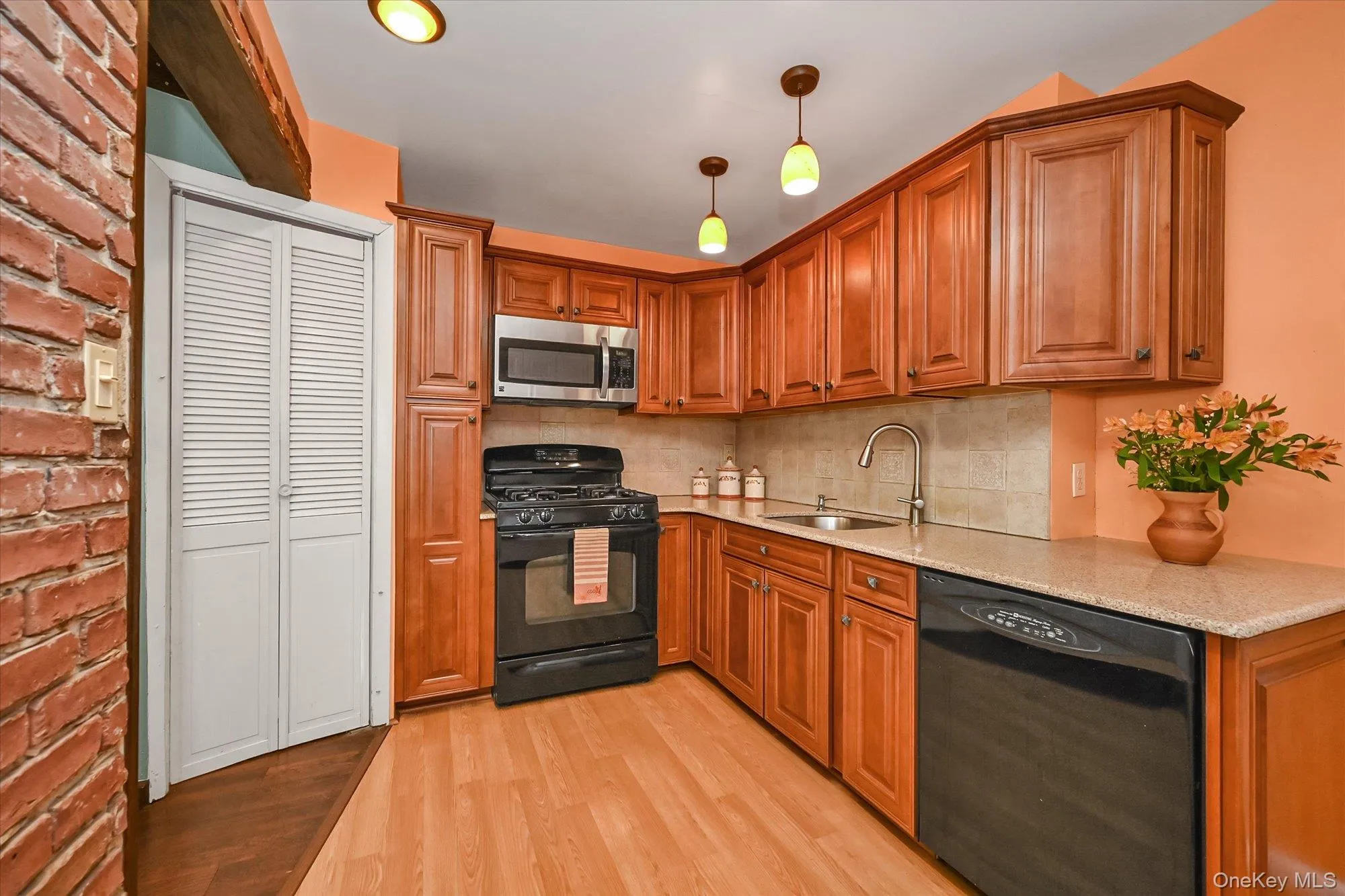 200-10 33rd Avenue, New York, NY, 3 Bedrooms Bedrooms, 8 Rooms Rooms,2 BathroomsBathrooms,Residential,For Rent,33rd,0,1004636 200-10 33rd Avenue, New York, NY, 3 Bedrooms Bedrooms, 8 Rooms Rooms,2 BathroomsBathrooms,Residential,For Rent,33rd,0,1004636