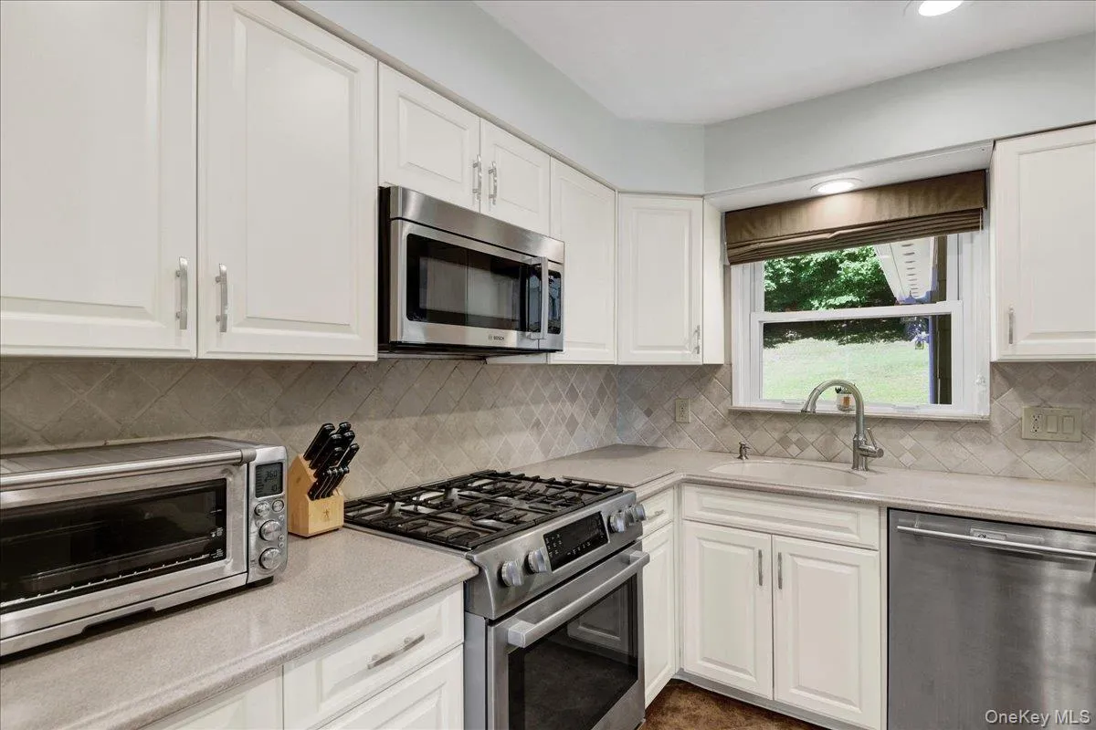 539 Almena Avenue, Greenburgh, NY, 3 Bedrooms Bedrooms, 9 Rooms Rooms,3 BathroomsBathrooms,Residential,For Rent,Almena,0,1004642 539 Almena Avenue, Greenburgh, NY, 3 Bedrooms Bedrooms, 9 Rooms Rooms,3 BathroomsBathrooms,Residential,For Rent,Almena,0,1004642