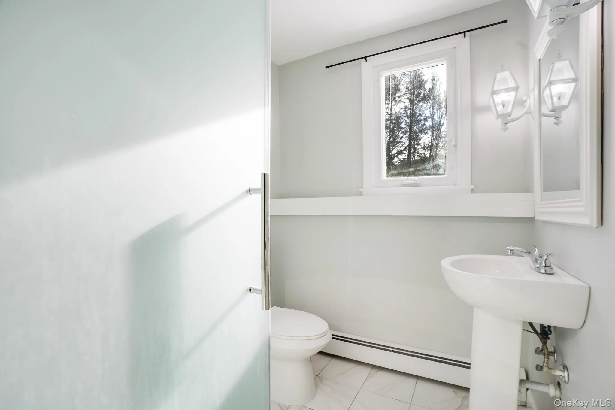 Full bathroom in the lower level. Full bathroom in the lower level.