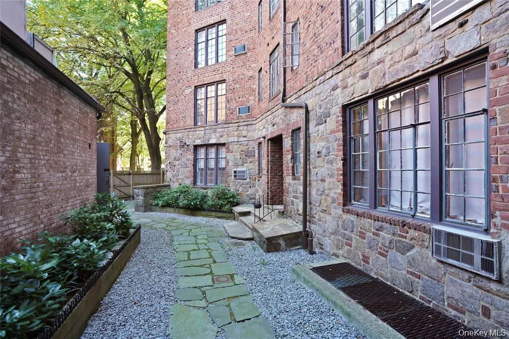 20 Continental Avenue, New York, NY, 1 Bedroom Bedrooms, 3 Rooms Rooms,1 BathroomBathrooms,Residential,For Rent,Continental,0,1004647 20 Continental Avenue, New York, NY, 1 Bedroom Bedrooms, 3 Rooms Rooms,1 BathroomBathrooms,Residential,For Rent,Continental,0,1004647