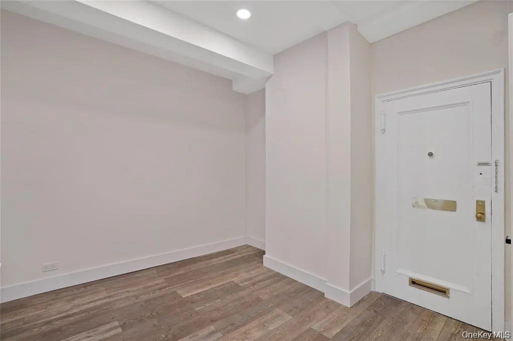 20 Continental Avenue, New York, NY, 1 Bedroom Bedrooms, 3 Rooms Rooms,1 BathroomBathrooms,Residential,For Rent,Continental,0,1004647 20 Continental Avenue, New York, NY, 1 Bedroom Bedrooms, 3 Rooms Rooms,1 BathroomBathrooms,Residential,For Rent,Continental,0,1004647
