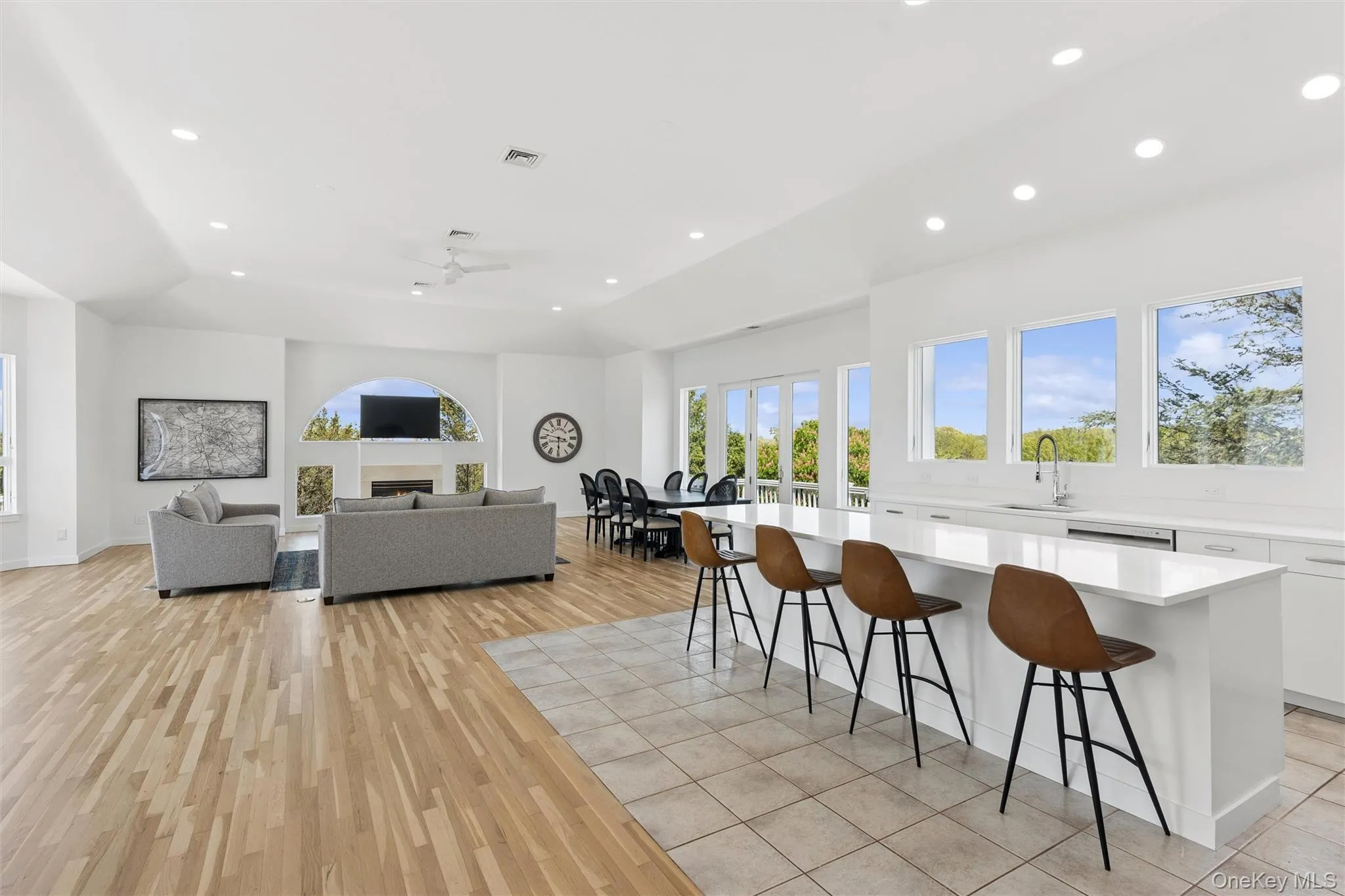 2nd Floor family room, dining area and fabulous views 2nd Floor family room, dining area and fabulous views