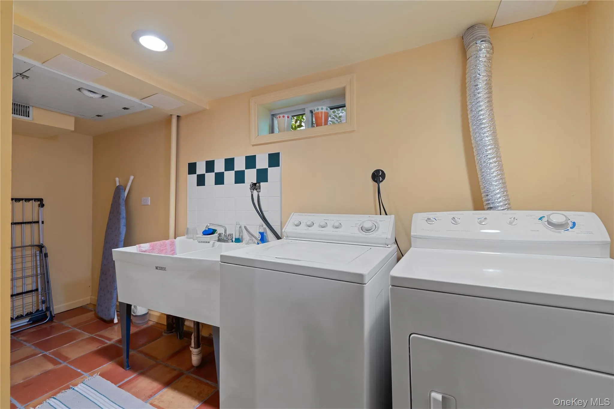 38 Hillvale Road, North Hempstead, NY, 4 Bedrooms Bedrooms, 7 Rooms Rooms,2 BathroomsBathrooms,Residential,For Rent,Hillvale,0,1004660 38 Hillvale Road, North Hempstead, NY, 4 Bedrooms Bedrooms, 7 Rooms Rooms,2 BathroomsBathrooms,Residential,For Rent,Hillvale,0,1004660