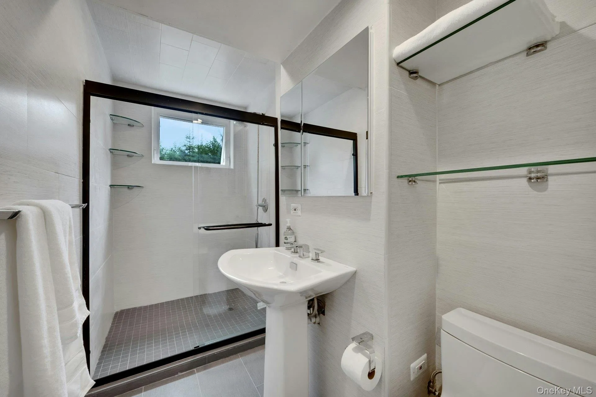 1 Canterbury Road, Scarsdale, NY, 4 Bedrooms Bedrooms, 7 Rooms Rooms,3 BathroomsBathrooms,Residential,For Rent,Canterbury,0,1004663 1 Canterbury Road, Scarsdale, NY, 4 Bedrooms Bedrooms, 7 Rooms Rooms,3 BathroomsBathrooms,Residential,For Rent,Canterbury,0,1004663