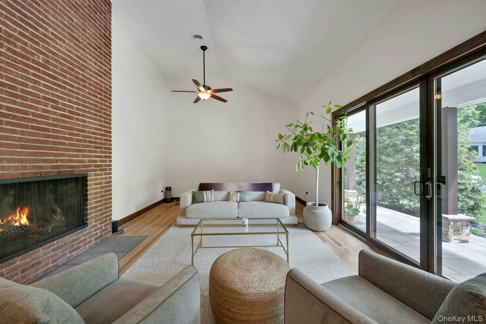 1 Canterbury Road, Scarsdale, NY, 4 Bedrooms Bedrooms, 7 Rooms Rooms,3 BathroomsBathrooms,Residential,For Rent,Canterbury,0,1004663 1 Canterbury Road, Scarsdale, NY, 4 Bedrooms Bedrooms, 7 Rooms Rooms,3 BathroomsBathrooms,Residential,For Rent,Canterbury,0,1004663