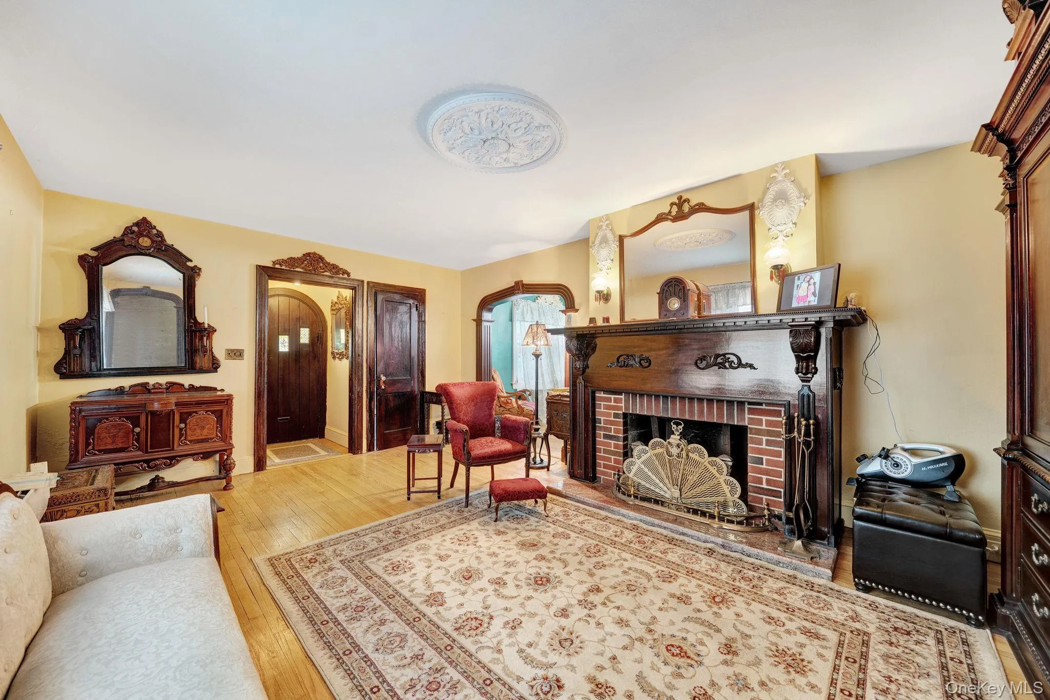 31 Roosevelt Avenue, Oyster Bay, NY, 2 Bedrooms Bedrooms, 5 Rooms Rooms,1 BathroomBathrooms,Residential,For Rent,Roosevelt,0,1004666 31 Roosevelt Avenue, Oyster Bay, NY, 2 Bedrooms Bedrooms, 5 Rooms Rooms,1 BathroomBathrooms,Residential,For Rent,Roosevelt,0,1004666