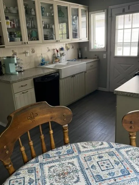 555 Parker Avenue, Hempstead, NY, 2 Bedrooms Bedrooms, 5 Rooms Rooms,2 BathroomsBathrooms,Residential,For Rent,Parker,0,1004667 555 Parker Avenue, Hempstead, NY, 2 Bedrooms Bedrooms, 5 Rooms Rooms,2 BathroomsBathrooms,Residential,For Rent,Parker,0,1004667