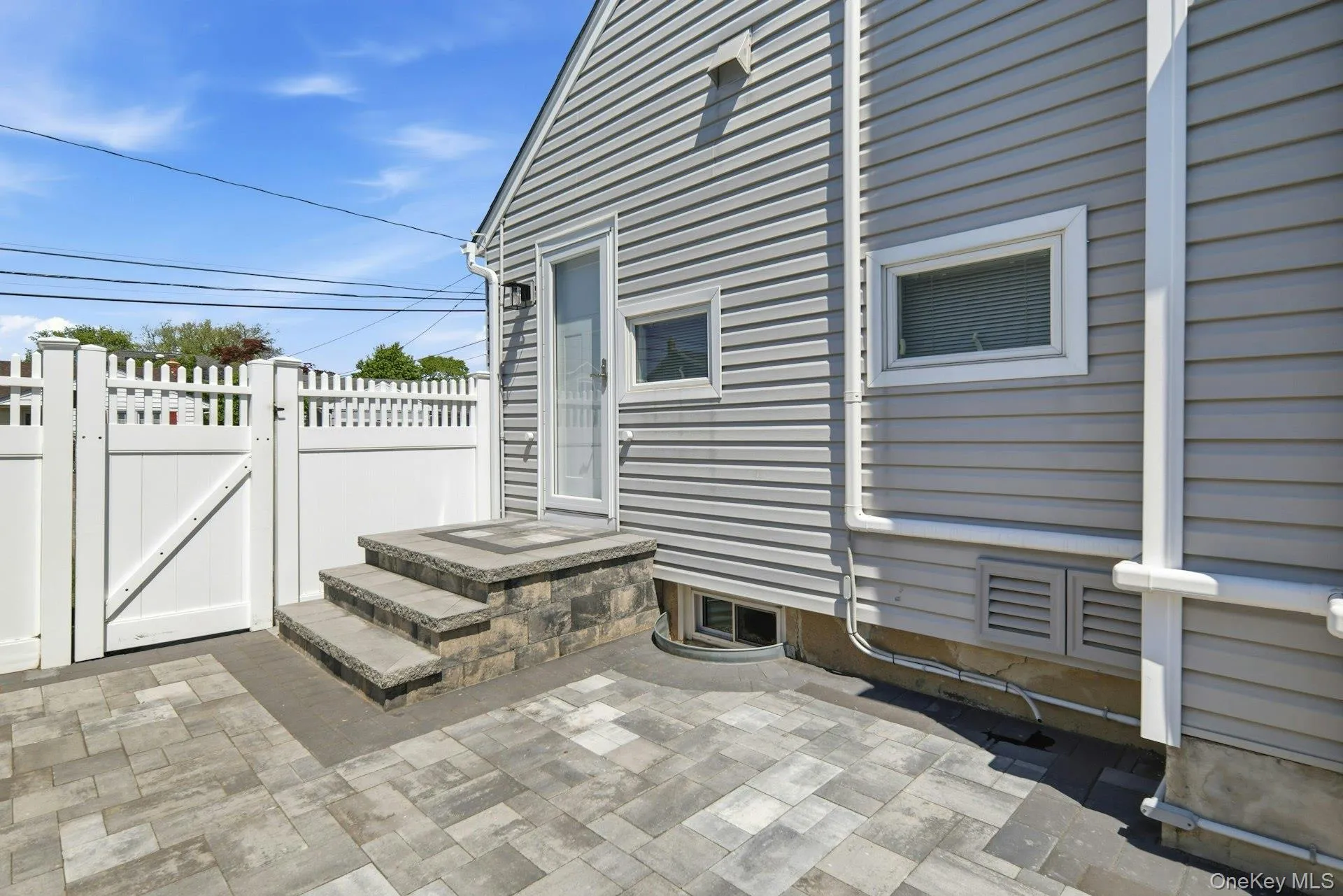 35 3rd Avenue, Oyster Bay, NY, 5 Bedrooms Bedrooms, 8 Rooms Rooms,3 BathroomsBathrooms,Residential,For Rent,3rd,0,KEY1004668 35 3rd Avenue, Oyster Bay, NY, 5 Bedrooms Bedrooms, 8 Rooms Rooms,3 BathroomsBathrooms,Residential,For Rent,3rd,0,KEY1004668