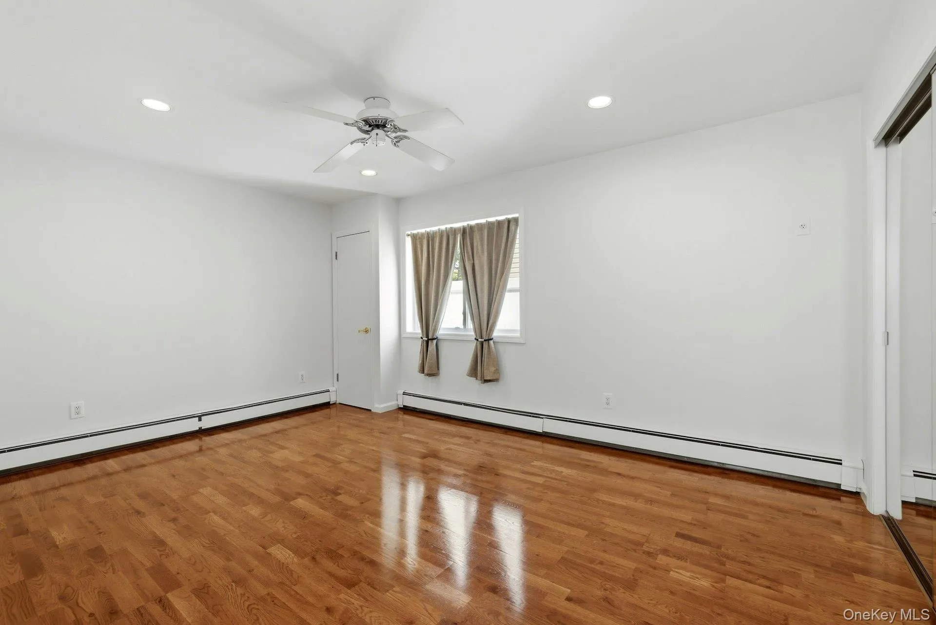 35 3rd Avenue, Oyster Bay, NY, 5 Bedrooms Bedrooms, 8 Rooms Rooms,3 BathroomsBathrooms,Residential,For Rent,3rd,0,KEY1004668 35 3rd Avenue, Oyster Bay, NY, 5 Bedrooms Bedrooms, 8 Rooms Rooms,3 BathroomsBathrooms,Residential,For Rent,3rd,0,KEY1004668