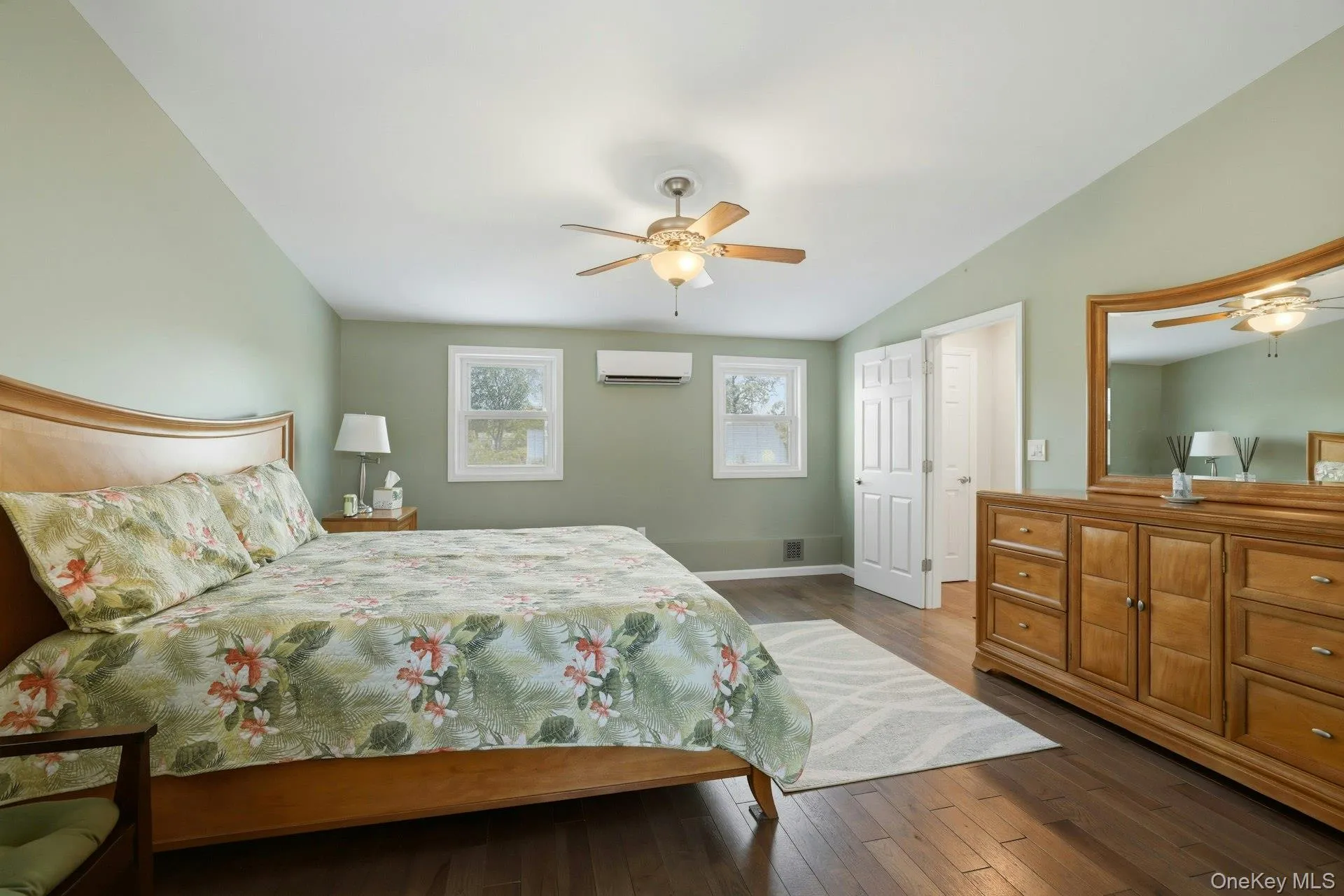 35 3rd Avenue, Oyster Bay, NY, 5 Bedrooms Bedrooms, 8 Rooms Rooms,3 BathroomsBathrooms,Residential,For Rent,3rd,0,KEY1004668 35 3rd Avenue, Oyster Bay, NY, 5 Bedrooms Bedrooms, 8 Rooms Rooms,3 BathroomsBathrooms,Residential,For Rent,3rd,0,KEY1004668