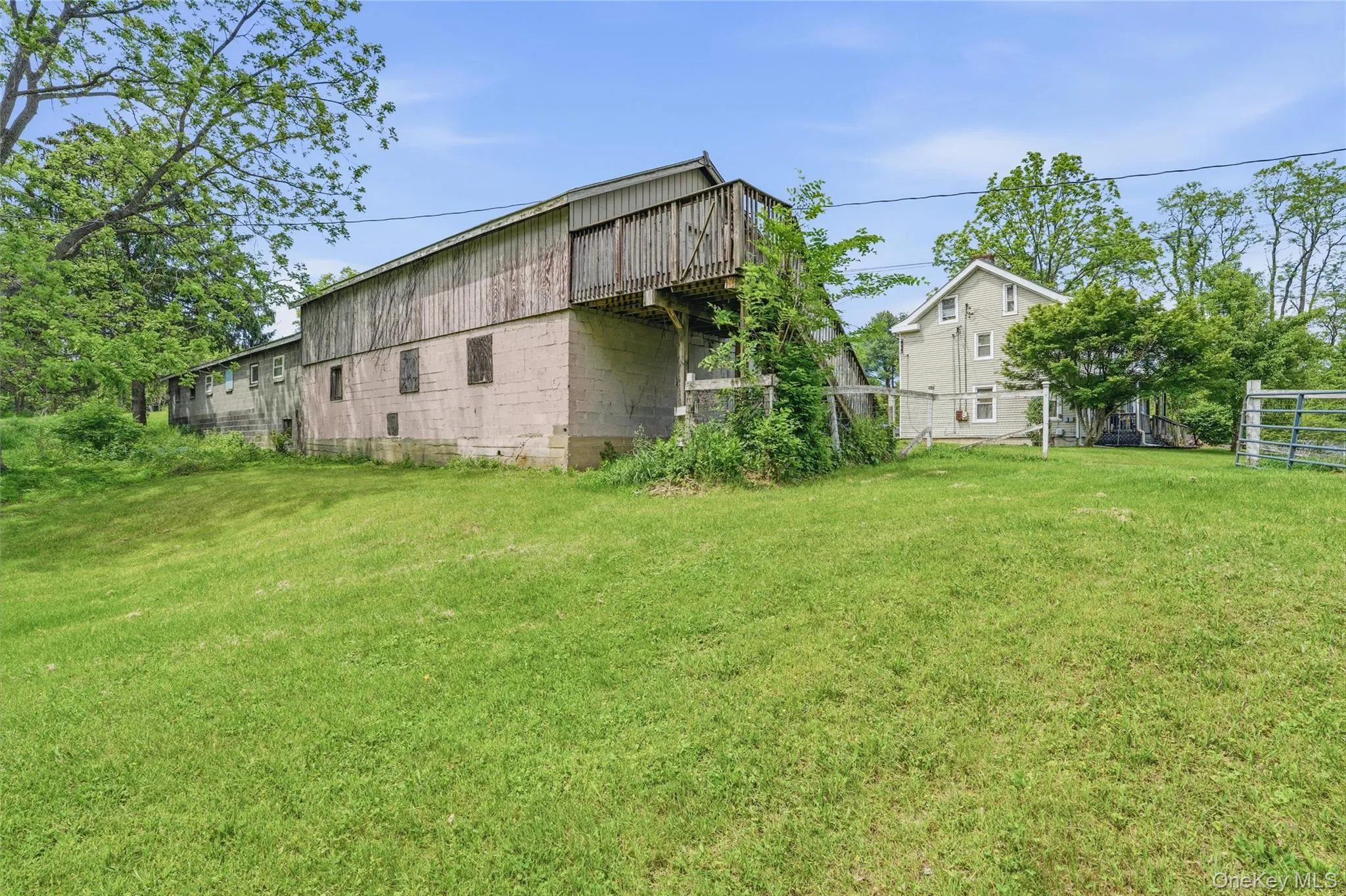 3rd Barn with space for Office, Storage. 3rd Barn with space for Office, Storage.