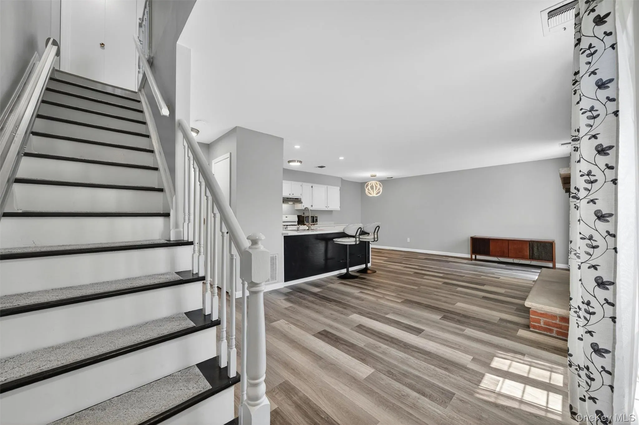 43 The Rise, Warwick (town), NY, 2 Bedrooms Bedrooms, 7 Rooms Rooms,1 BathroomBathrooms,Residential,For Rent,The Rise,0,1004677 43 The Rise, Warwick (town), NY, 2 Bedrooms Bedrooms, 7 Rooms Rooms,1 BathroomBathrooms,Residential,For Rent,The Rise,0,1004677