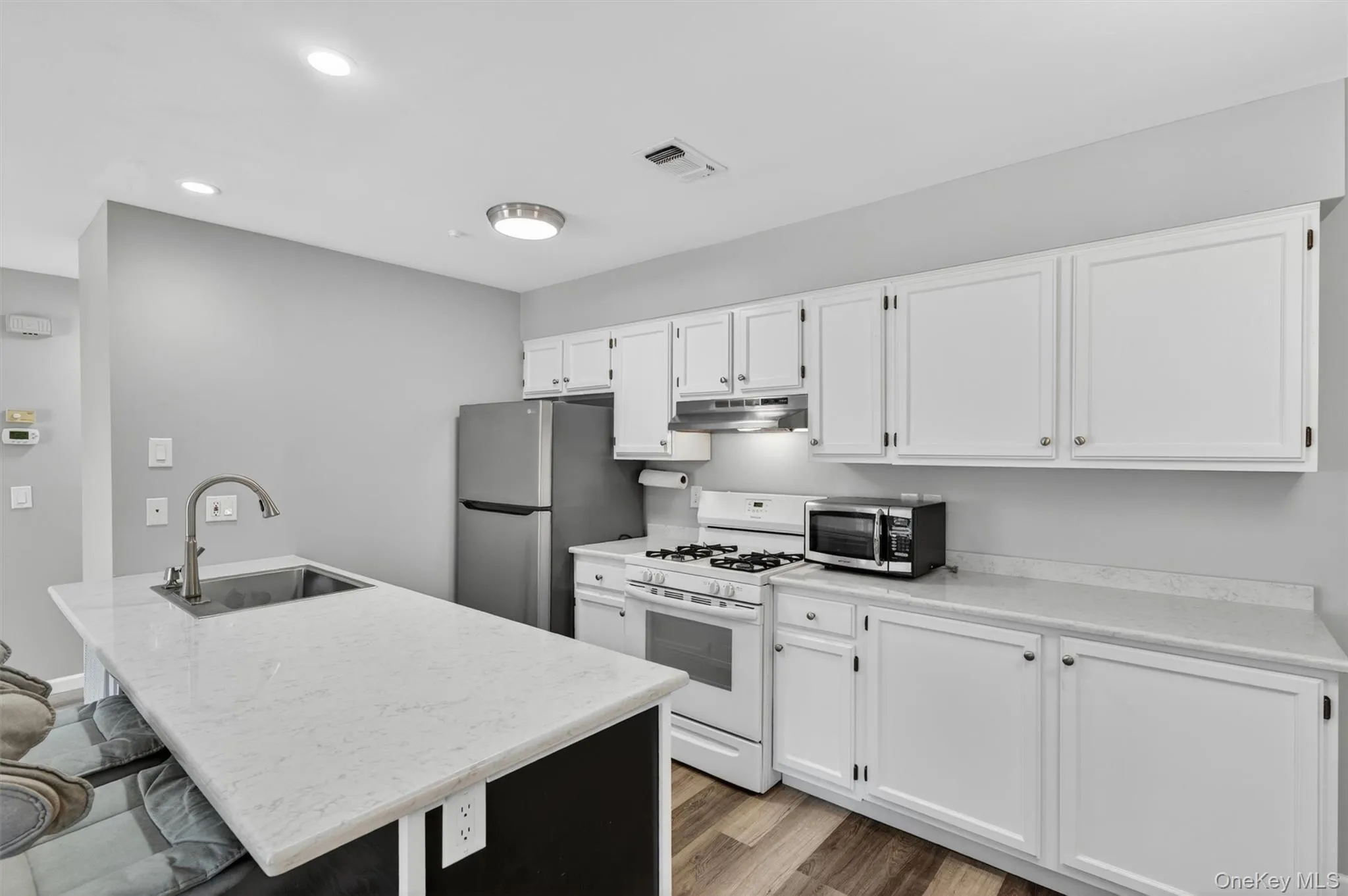 43 The Rise, Warwick (town), NY, 2 Bedrooms Bedrooms, 7 Rooms Rooms,1 BathroomBathrooms,Residential,For Rent,The Rise,0,1004677 43 The Rise, Warwick (town), NY, 2 Bedrooms Bedrooms, 7 Rooms Rooms,1 BathroomBathrooms,Residential,For Rent,The Rise,0,1004677