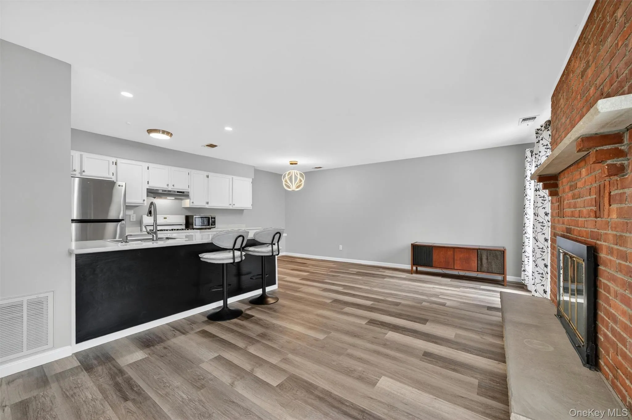 43 The Rise, Warwick (town), NY, 2 Bedrooms Bedrooms, 7 Rooms Rooms,1 BathroomBathrooms,Residential,For Rent,The Rise,0,1004677 43 The Rise, Warwick (town), NY, 2 Bedrooms Bedrooms, 7 Rooms Rooms,1 BathroomBathrooms,Residential,For Rent,The Rise,0,1004677