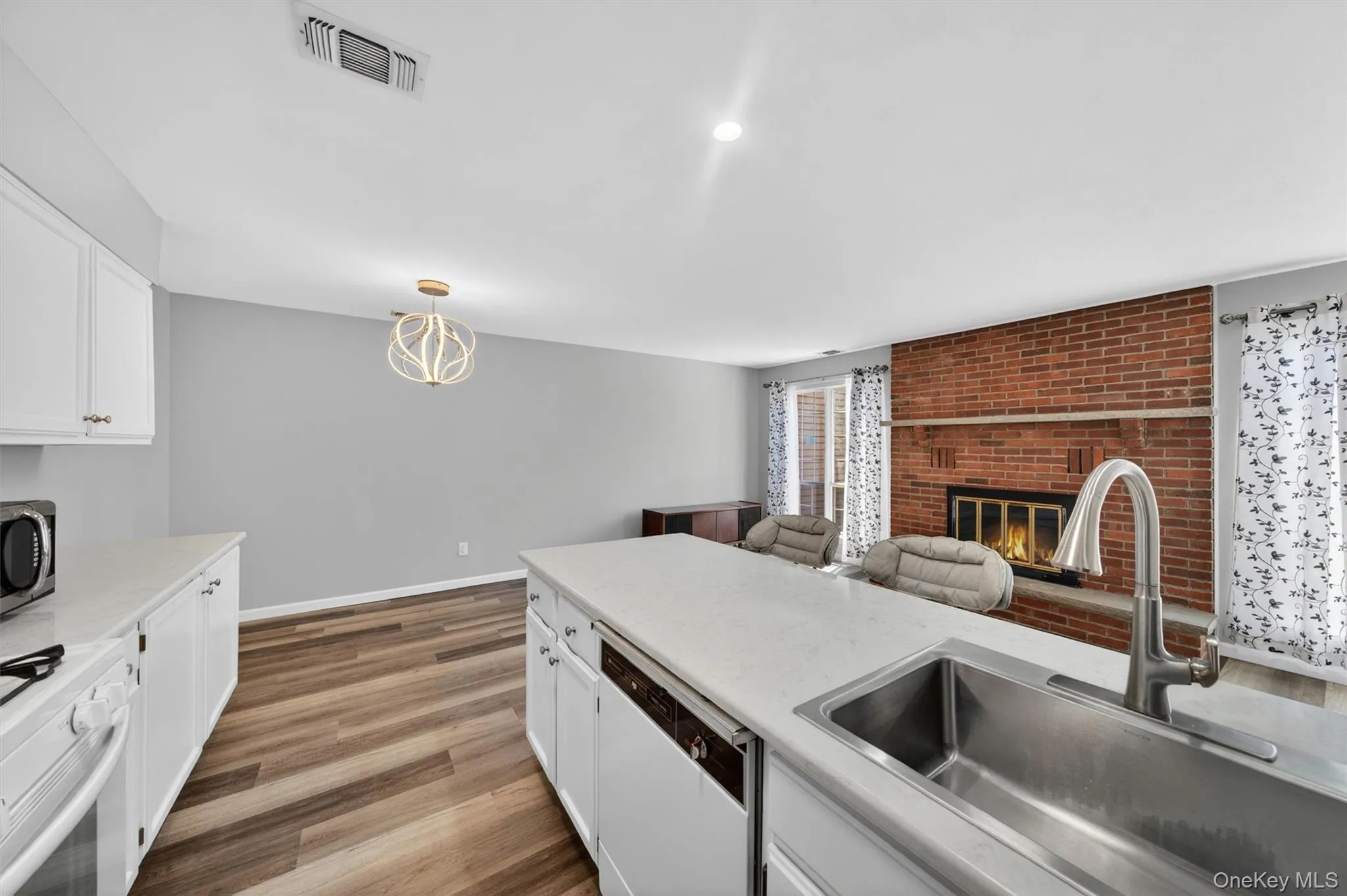 43 The Rise, Warwick (town), NY, 2 Bedrooms Bedrooms, 7 Rooms Rooms,1 BathroomBathrooms,Residential,For Rent,The Rise,0,1004677 43 The Rise, Warwick (town), NY, 2 Bedrooms Bedrooms, 7 Rooms Rooms,1 BathroomBathrooms,Residential,For Rent,The Rise,0,1004677