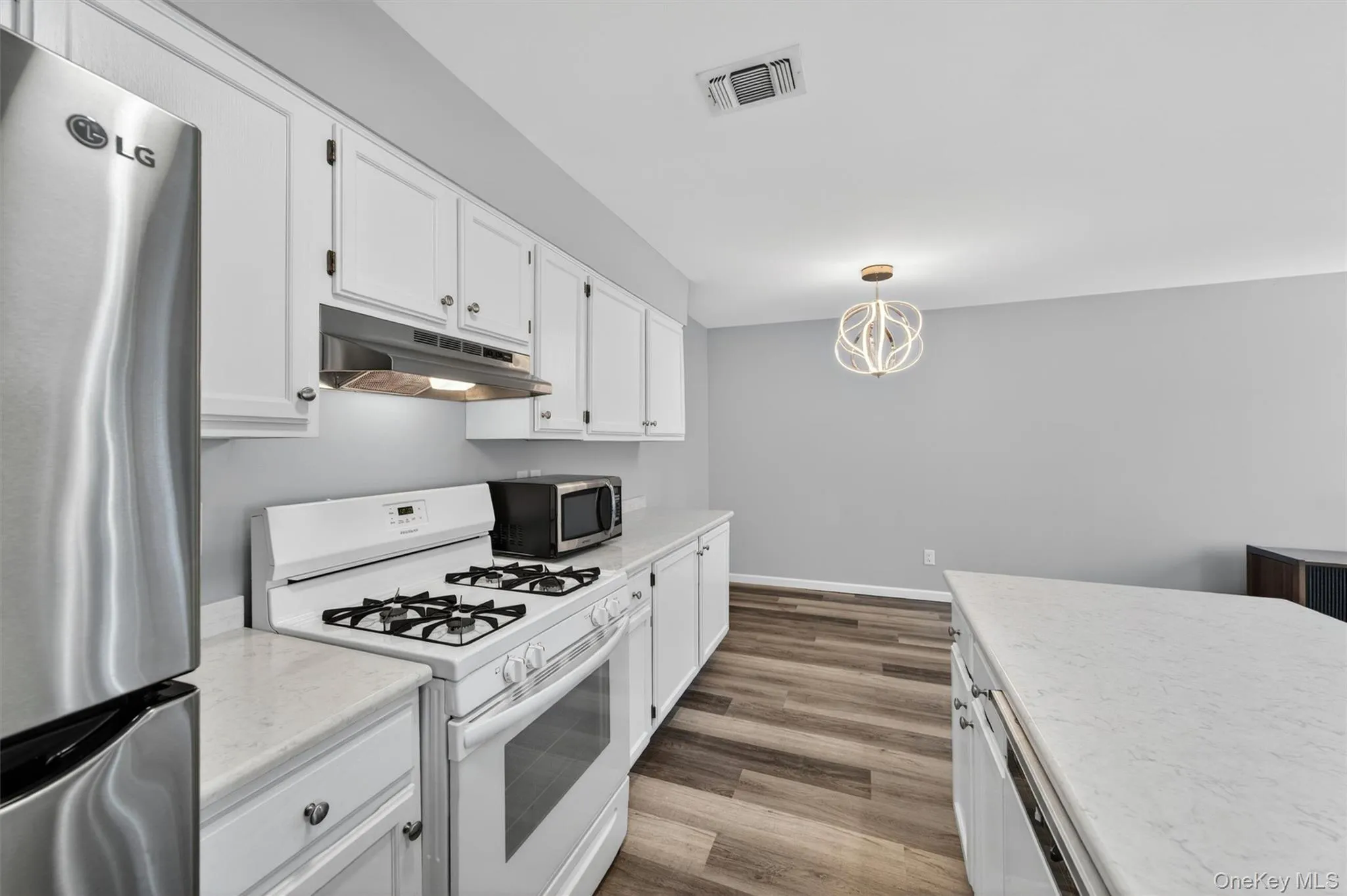 43 The Rise, Warwick (town), NY, 2 Bedrooms Bedrooms, 7 Rooms Rooms,1 BathroomBathrooms,Residential,For Rent,The Rise,0,1004677 43 The Rise, Warwick (town), NY, 2 Bedrooms Bedrooms, 7 Rooms Rooms,1 BathroomBathrooms,Residential,For Rent,The Rise,0,1004677