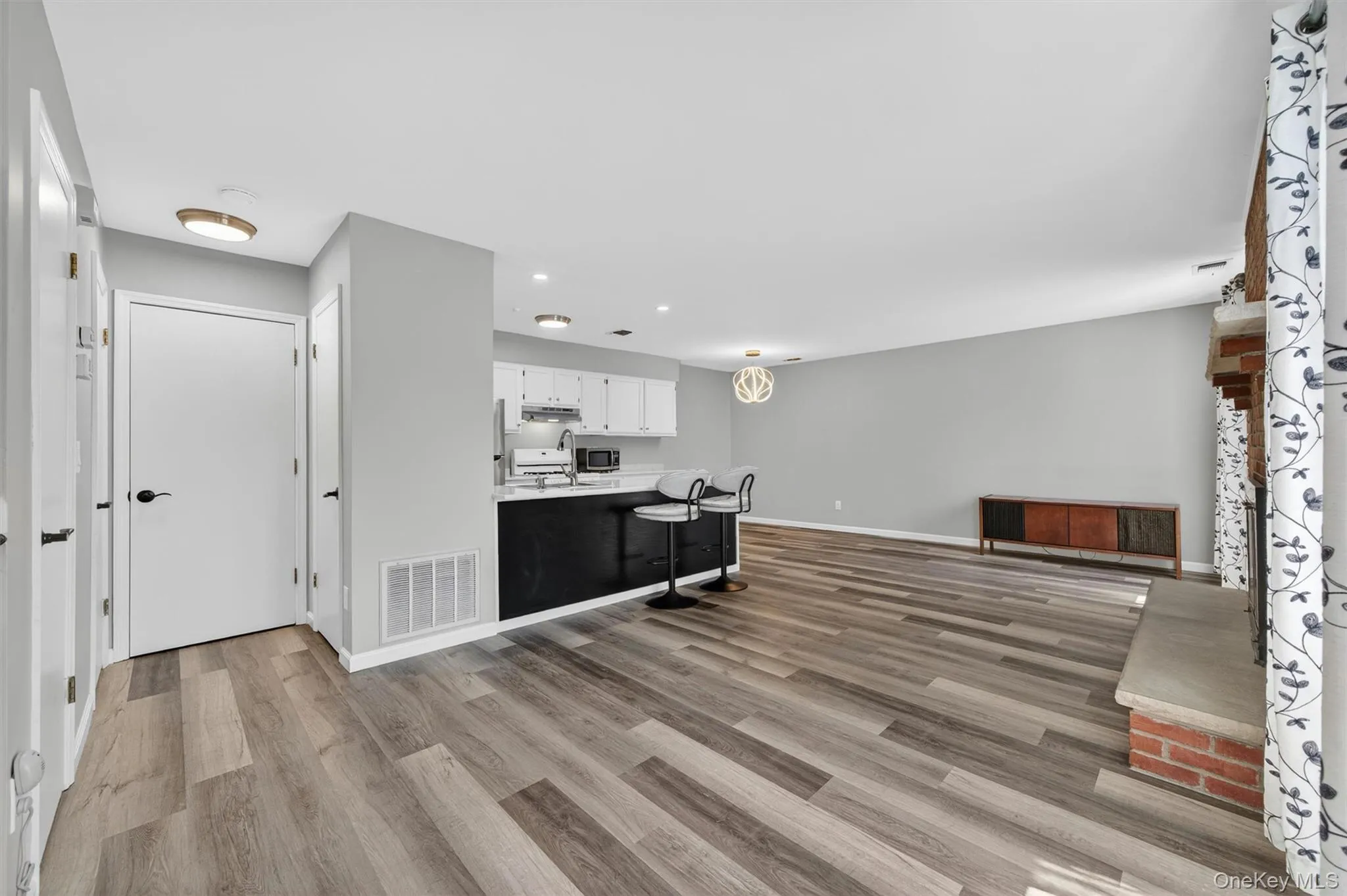 43 The Rise, Warwick (town), NY, 2 Bedrooms Bedrooms, 7 Rooms Rooms,1 BathroomBathrooms,Residential,For Rent,The Rise,0,1004677 43 The Rise, Warwick (town), NY, 2 Bedrooms Bedrooms, 7 Rooms Rooms,1 BathroomBathrooms,Residential,For Rent,The Rise,0,1004677