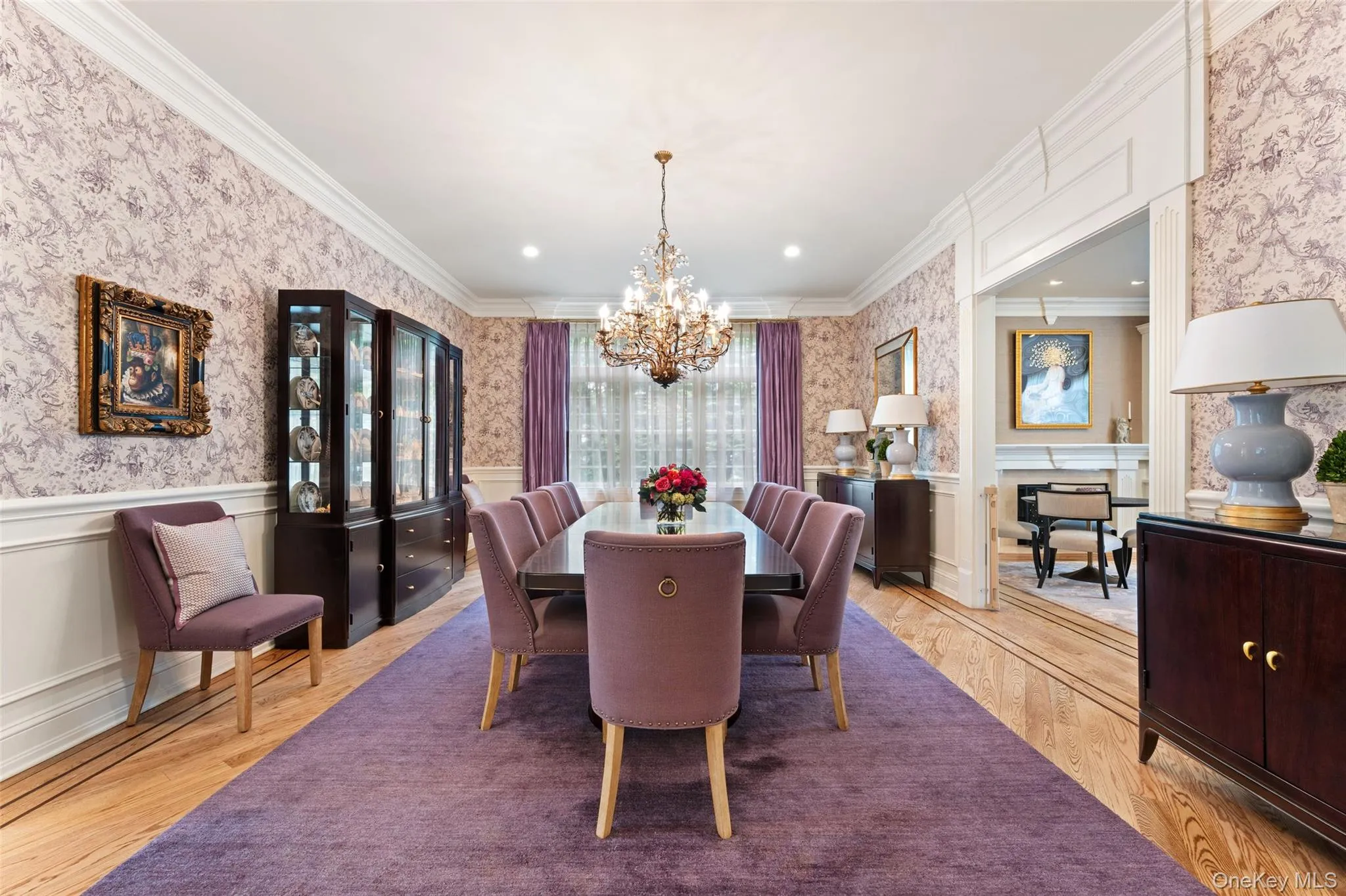 Dining room with chair rail molding Dining room with chair rail molding