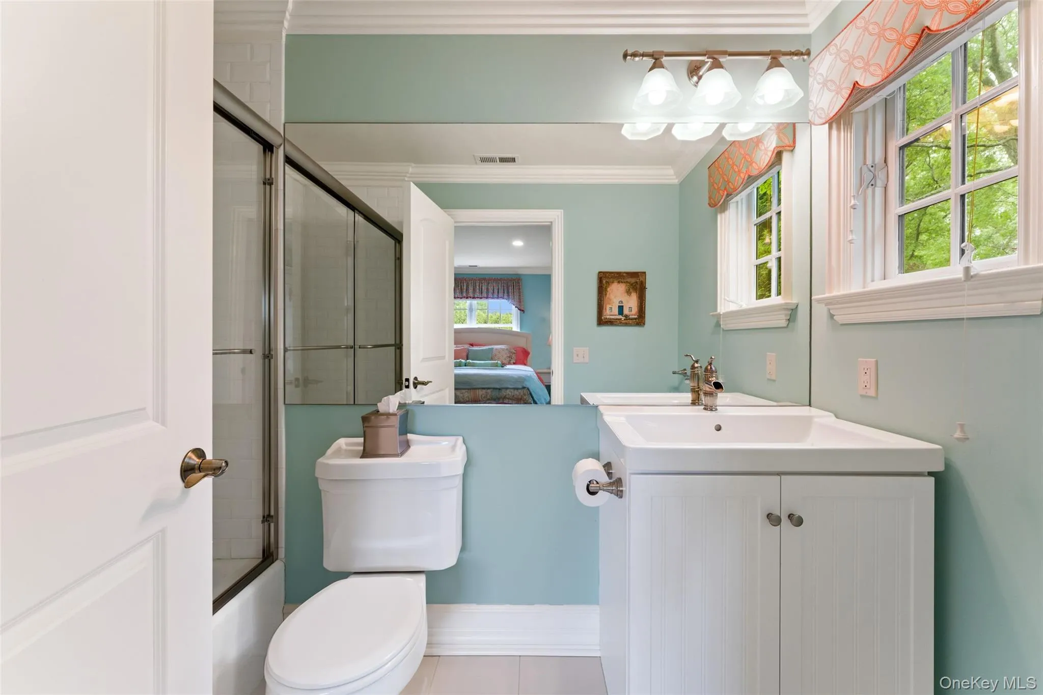 En suite bathroom En suite bathroom