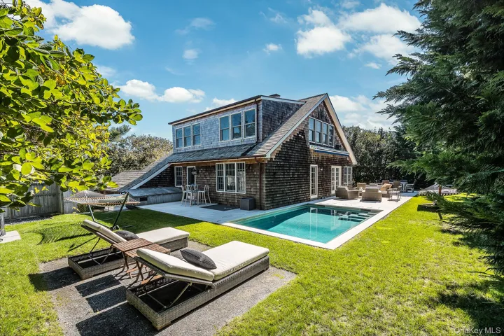 74 Hampton Lane, East Hampton, New York 11930